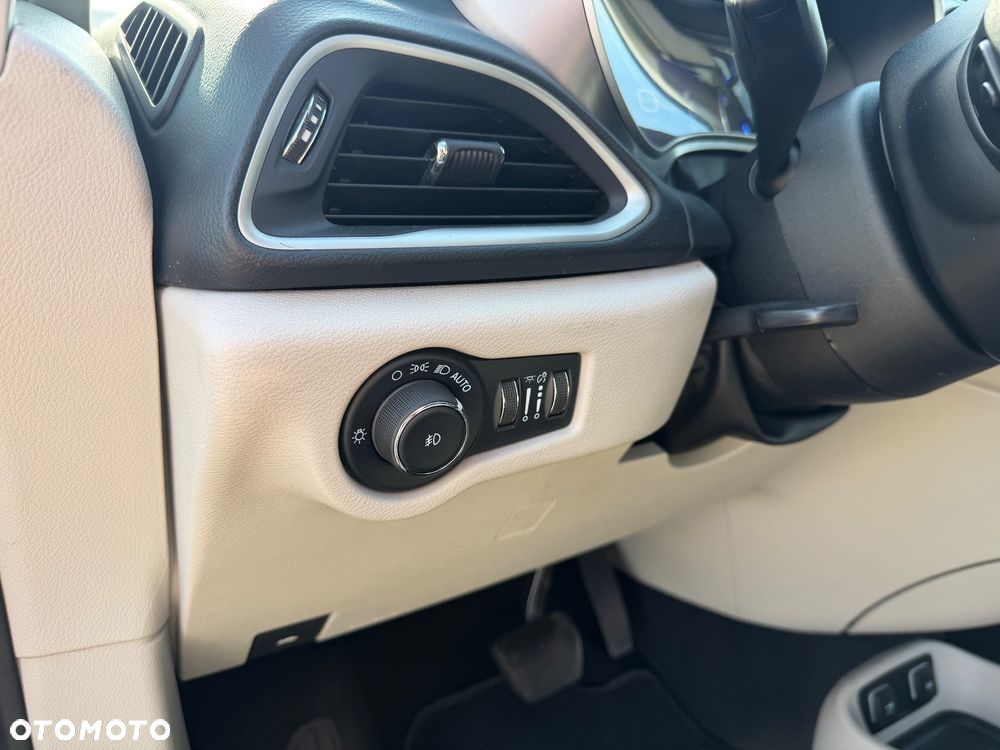 Chrysler Pacifica - 23