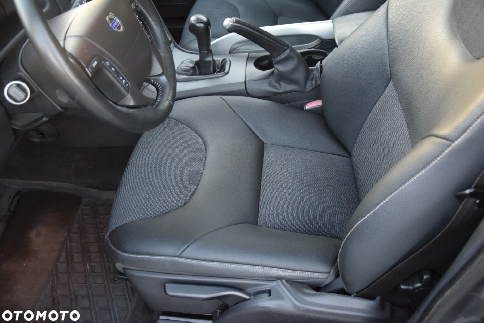 Volvo XC 70 D5 AWD Kinetic - 23