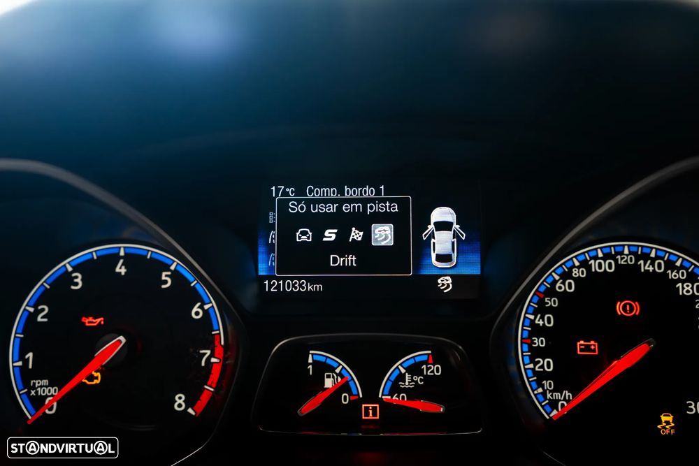 Ford Focus 2.3 EcoBoost S&S 4WD RS - 30