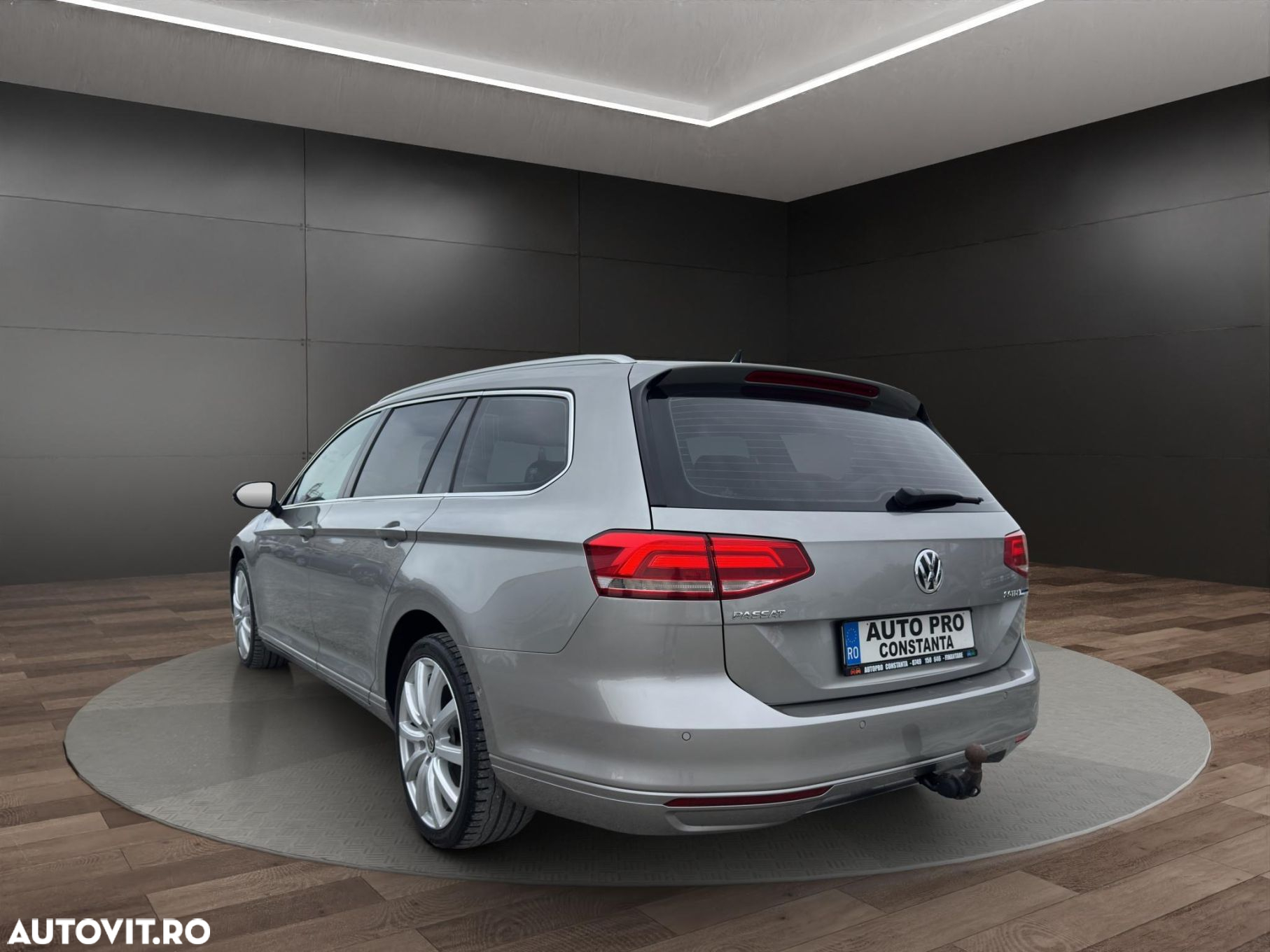 Volkswagen Passat - 4