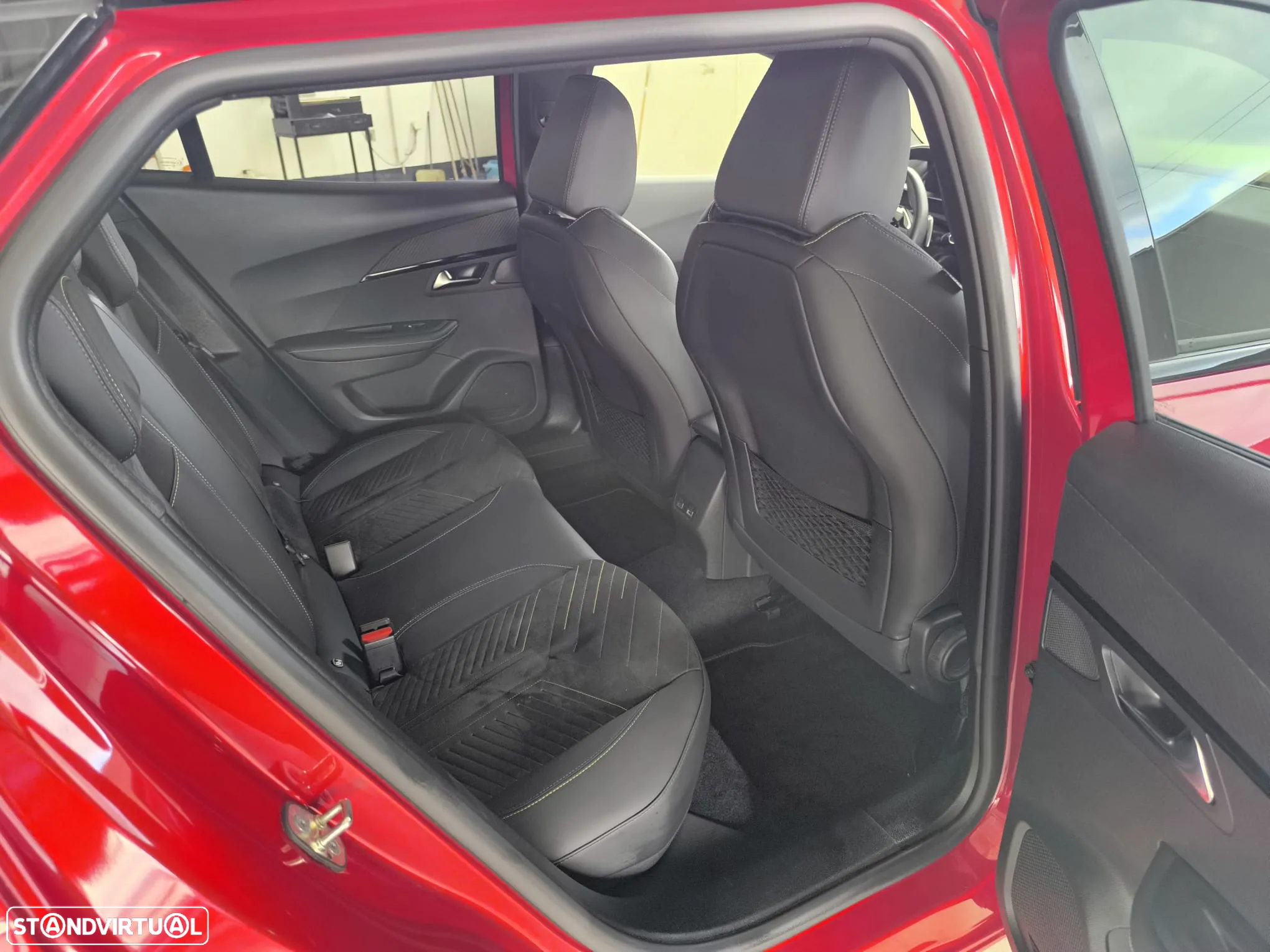 Peugeot 2008 1.2 PureTech GT EAT8 - 29