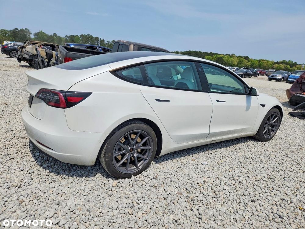 Tesla Model 3 - 4