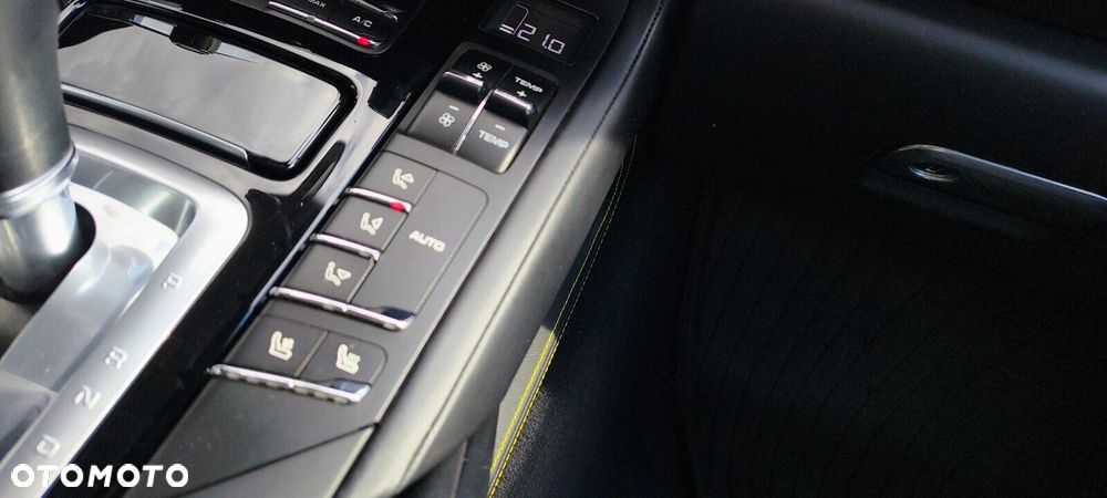 Porsche Cayenne - 40