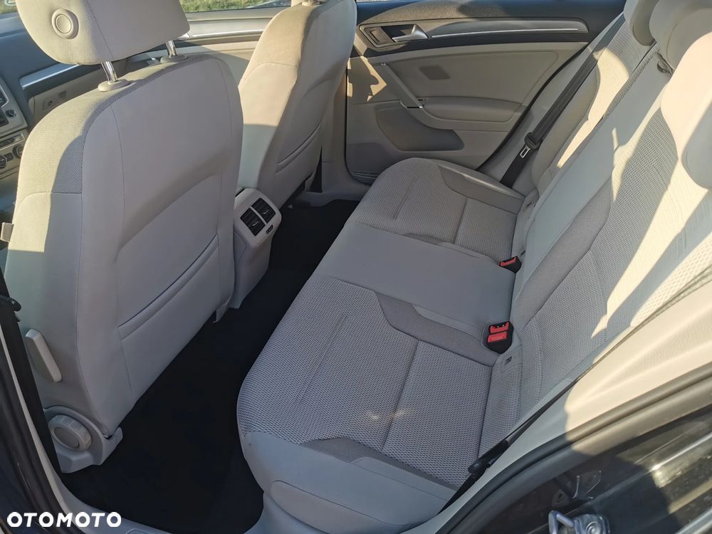 Volkswagen Golf - 20