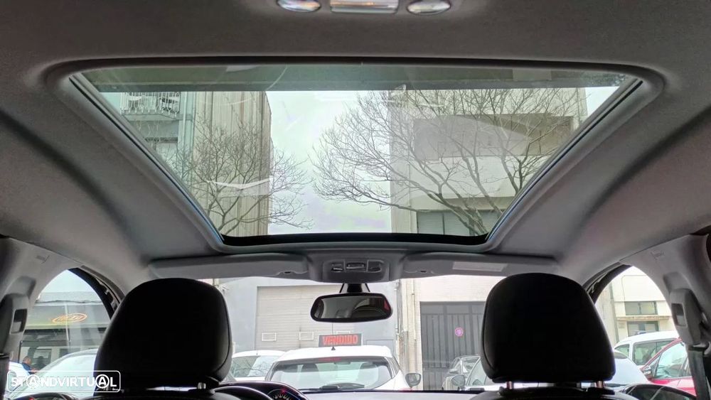 Peugeot 2008 1.2 PureTech Allure - 17