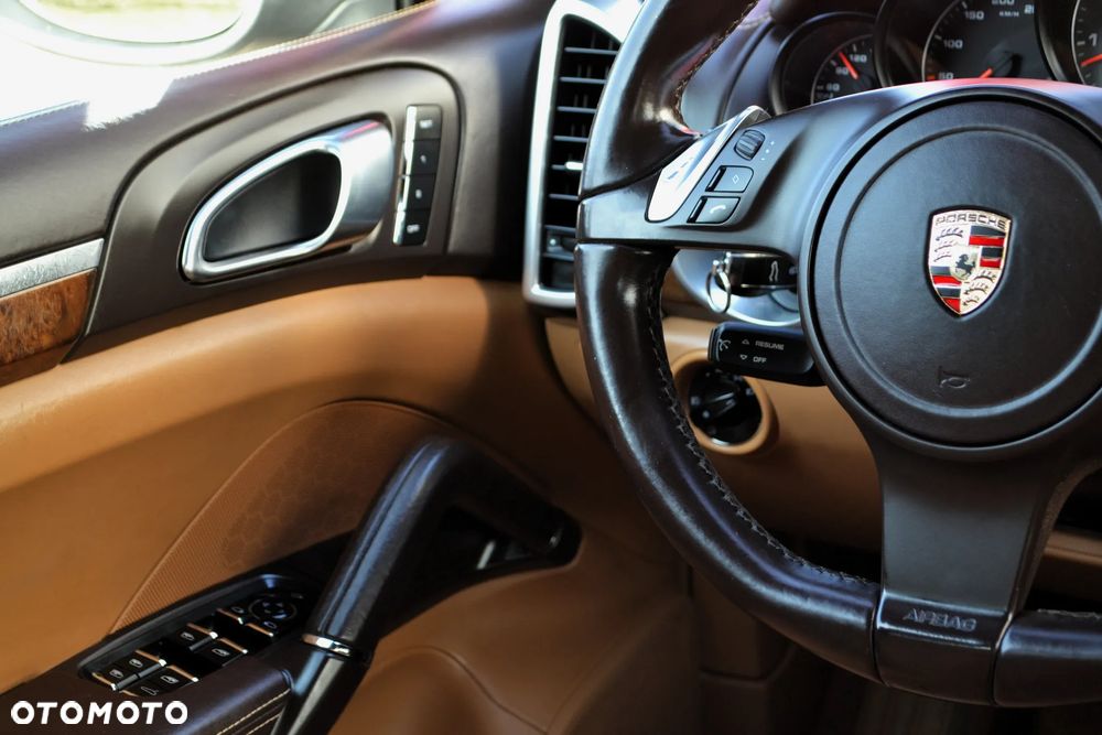 Porsche Cayenne - 23