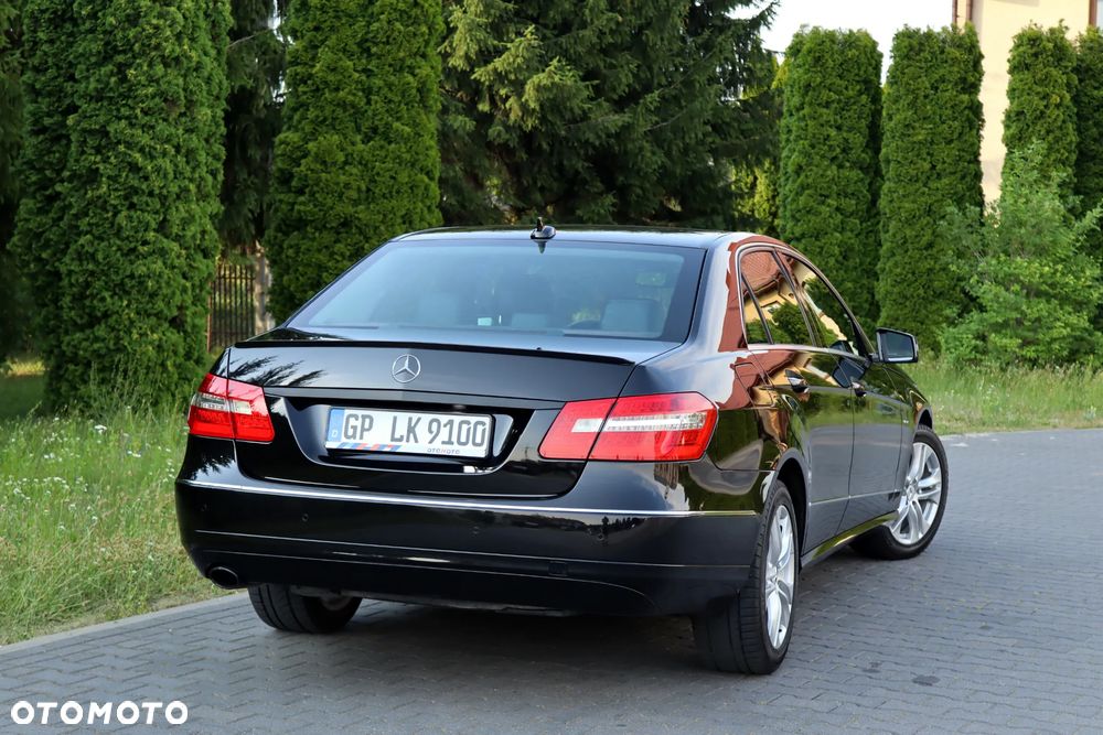 Mercedes-Benz Klasa E 200 CGI BlueEffICIENCY Avantgarde - 13