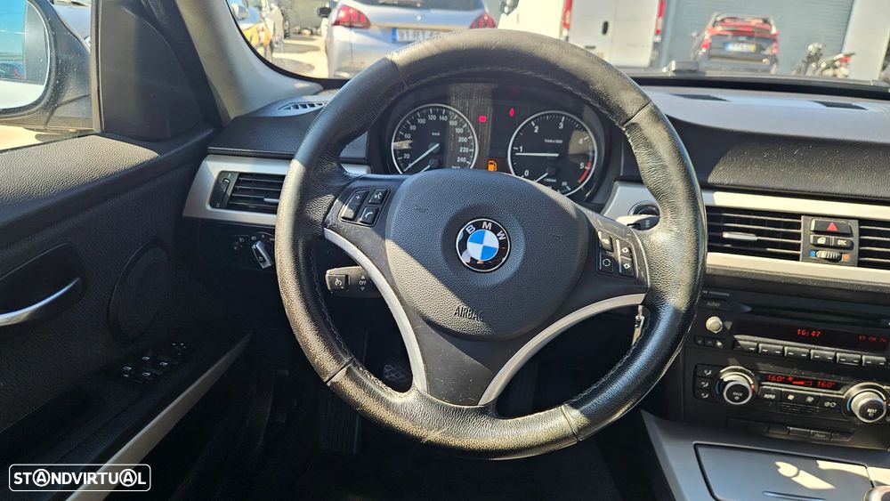 BMW 318 d Sport - 13