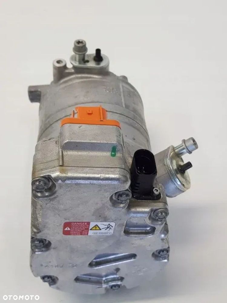 SPRĘŻARKA KLIMATYZACJI VW AUDI Q7 E-TRON 4G0816797C - 5