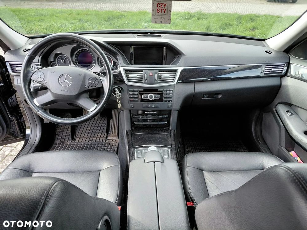 Mercedes-Benz E-Class 2012 photo 5