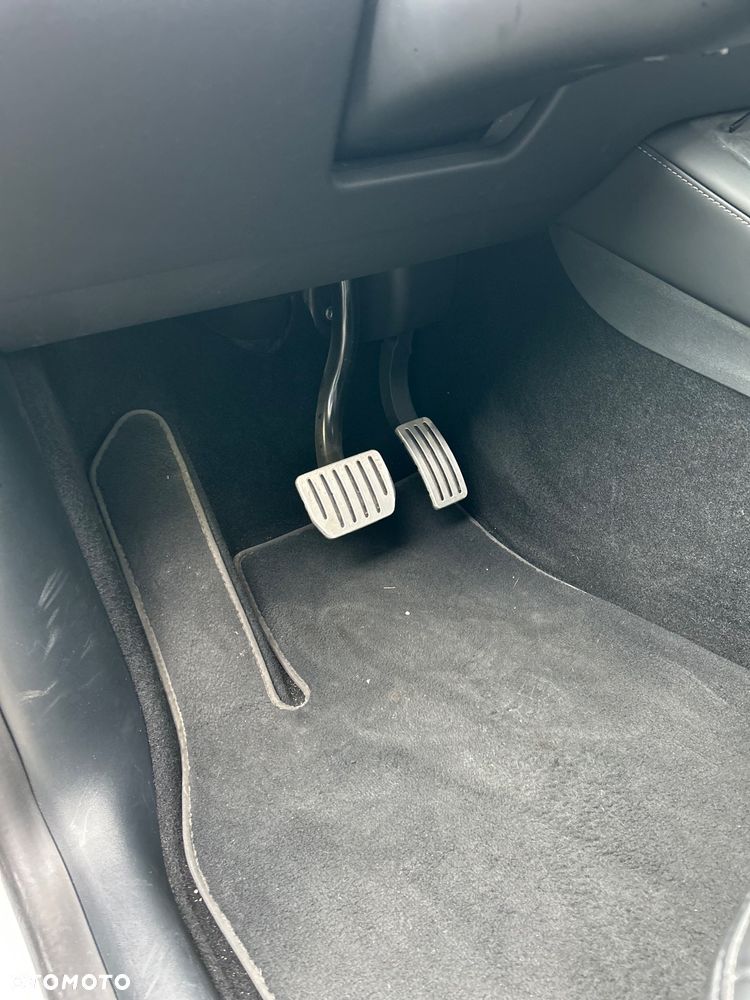 Tesla Model Y Performance Dual Motor AWD - 9