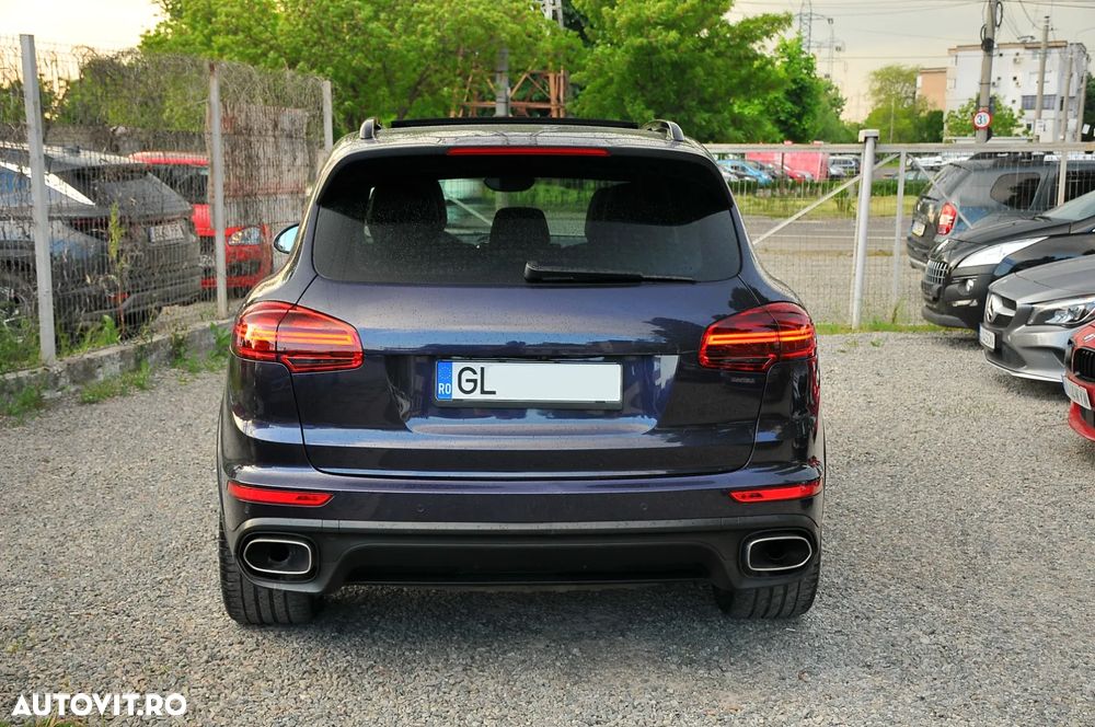 Porsche Cayenne Platinum Edition - 36