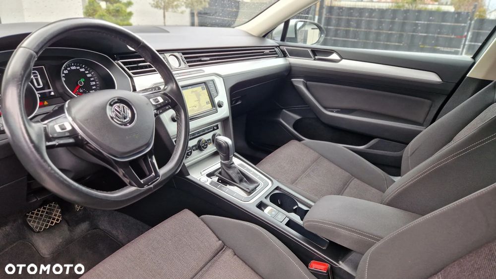 Volkswagen Passat - 22