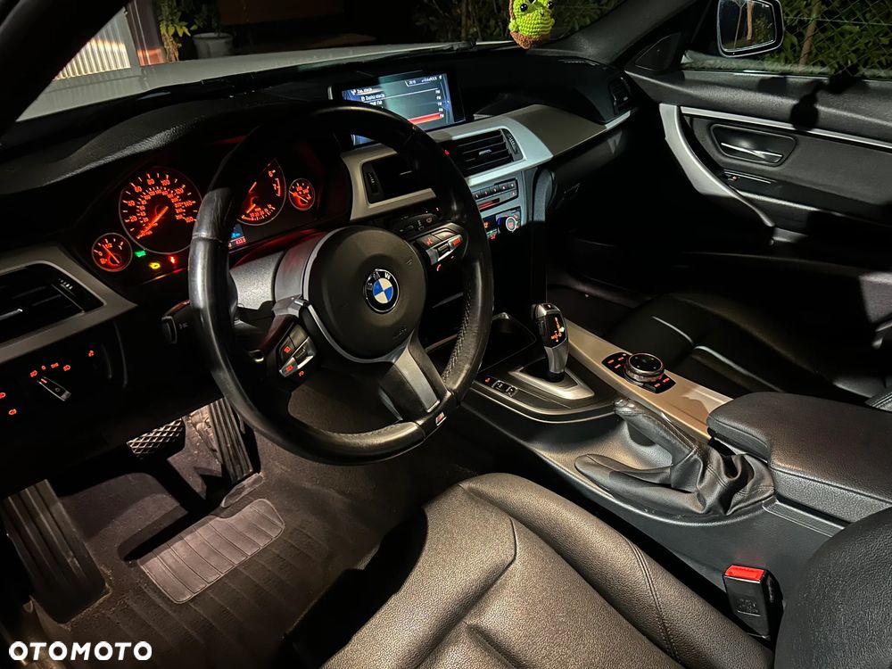BMW Seria 3 328i xDrive - 14