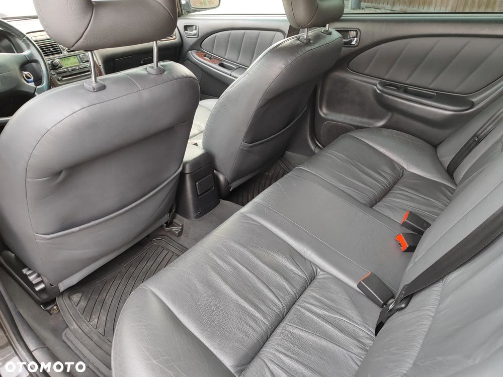 Toyota Avensis 2.0 VVT-i Sol - 21