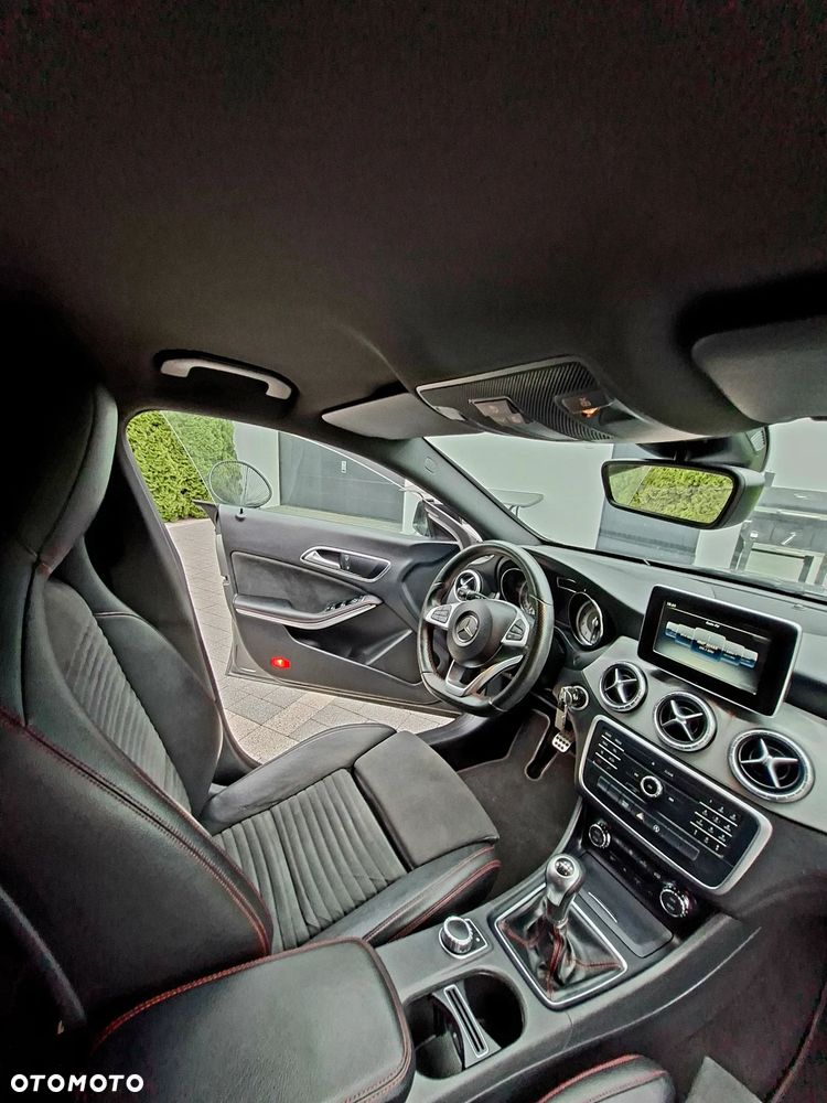 Mercedes-Benz CLA 200 Orange Art Edition - 21