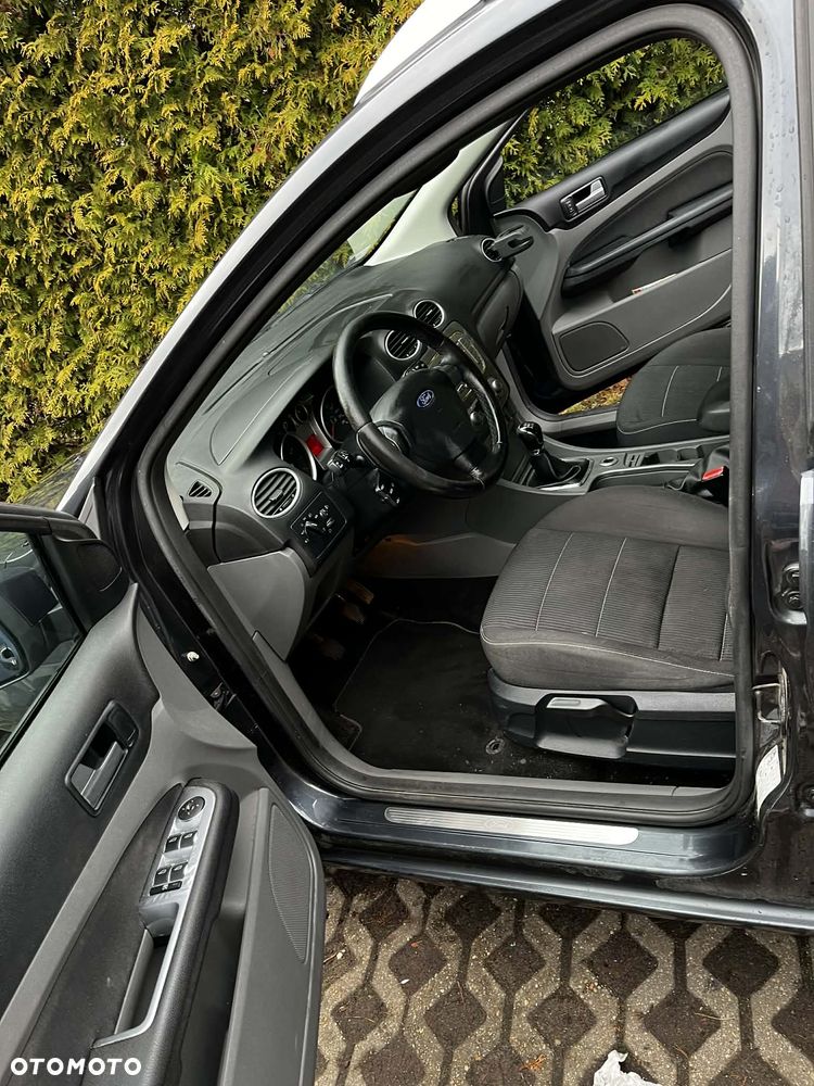 Ford Focus 1.8 FF Trend - 28
