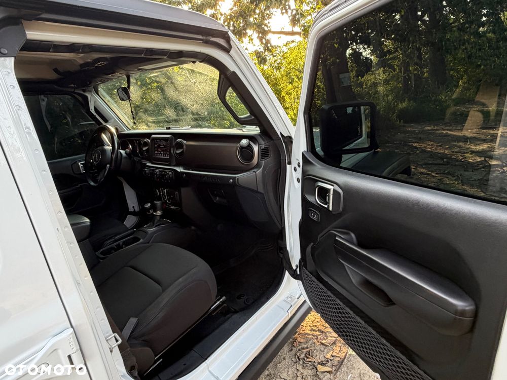 Jeep Wrangler - 16