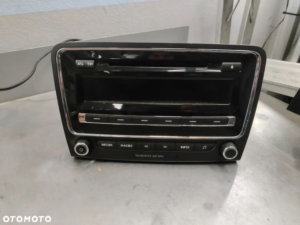 Radio CD Swing Skoda Superb 2 II Lift FL Delphi 3T0035161K - 1