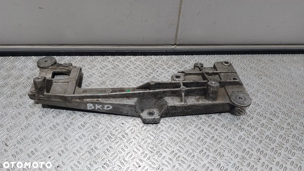 ŁAPA WSPORNIK SILNIKA SEAT LEON 2,0 TDI KOD BKD R2007 NR 03G131159 - 1