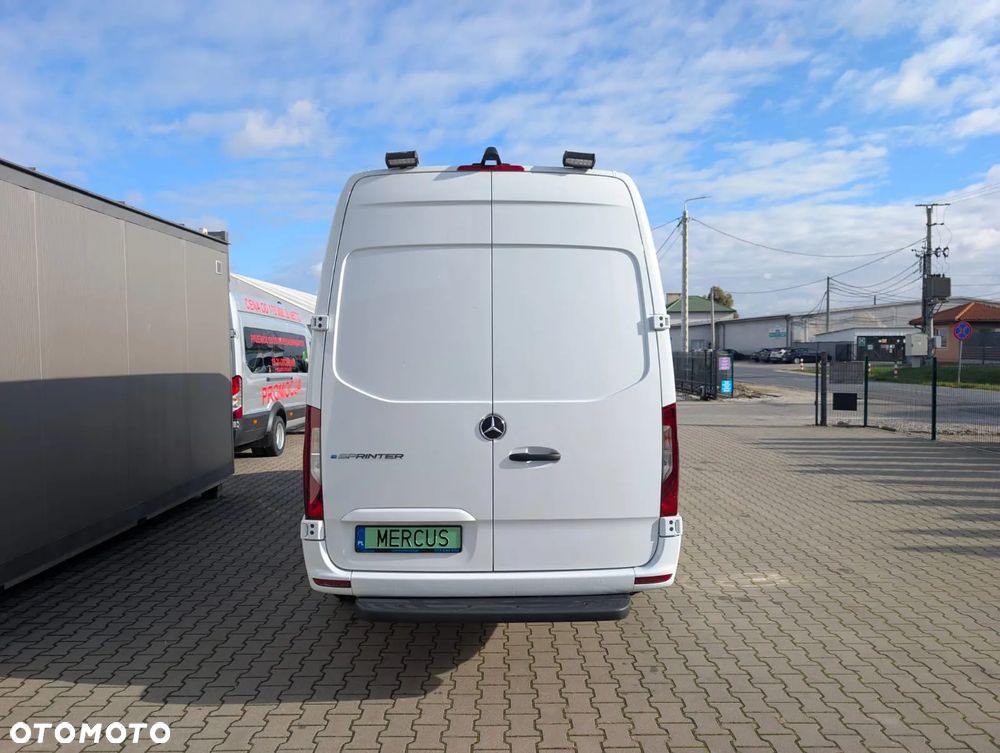 Mercedes-Benz eSprinter - 11