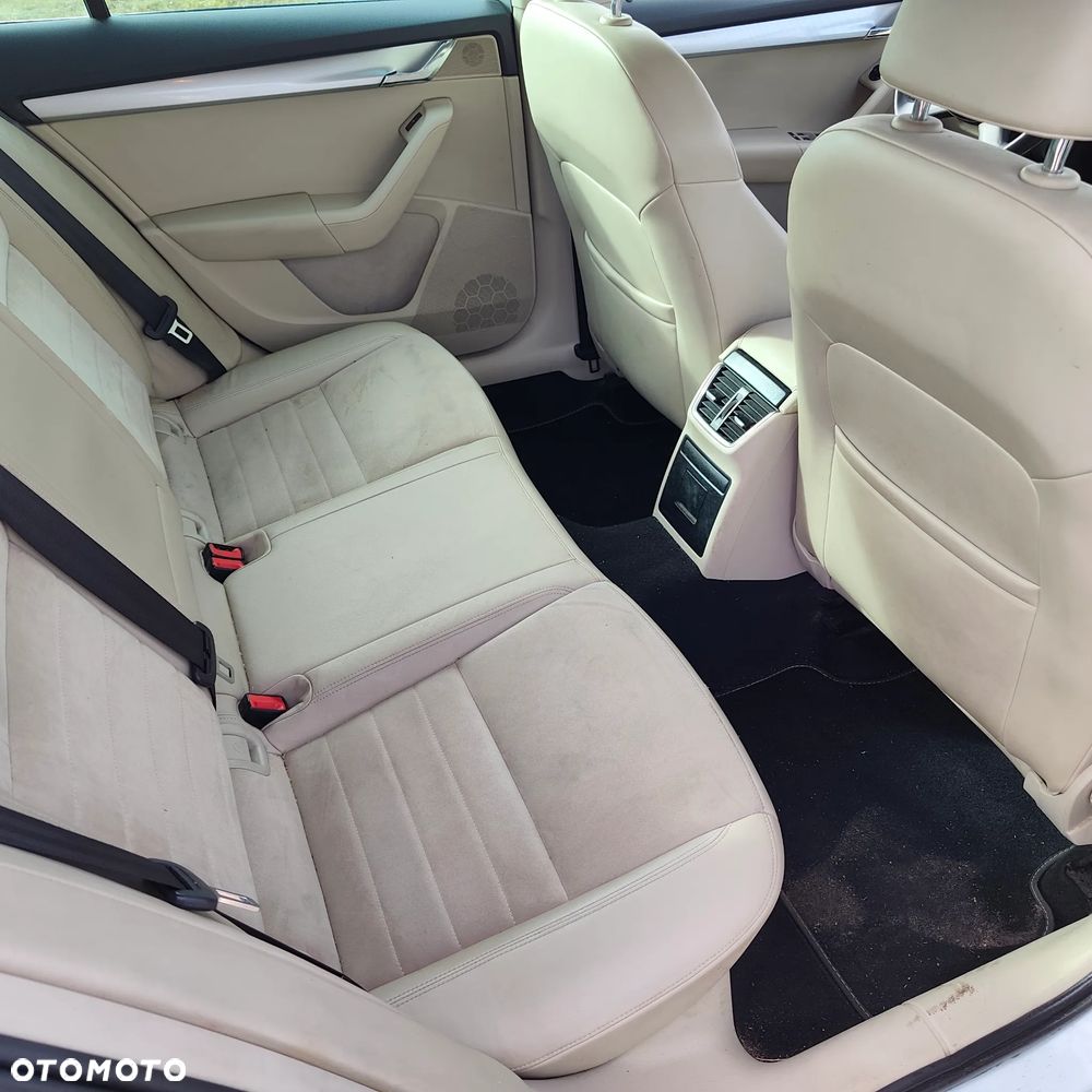 Skoda Octavia 1.6 TDI DPF DSG Elegance - 9
