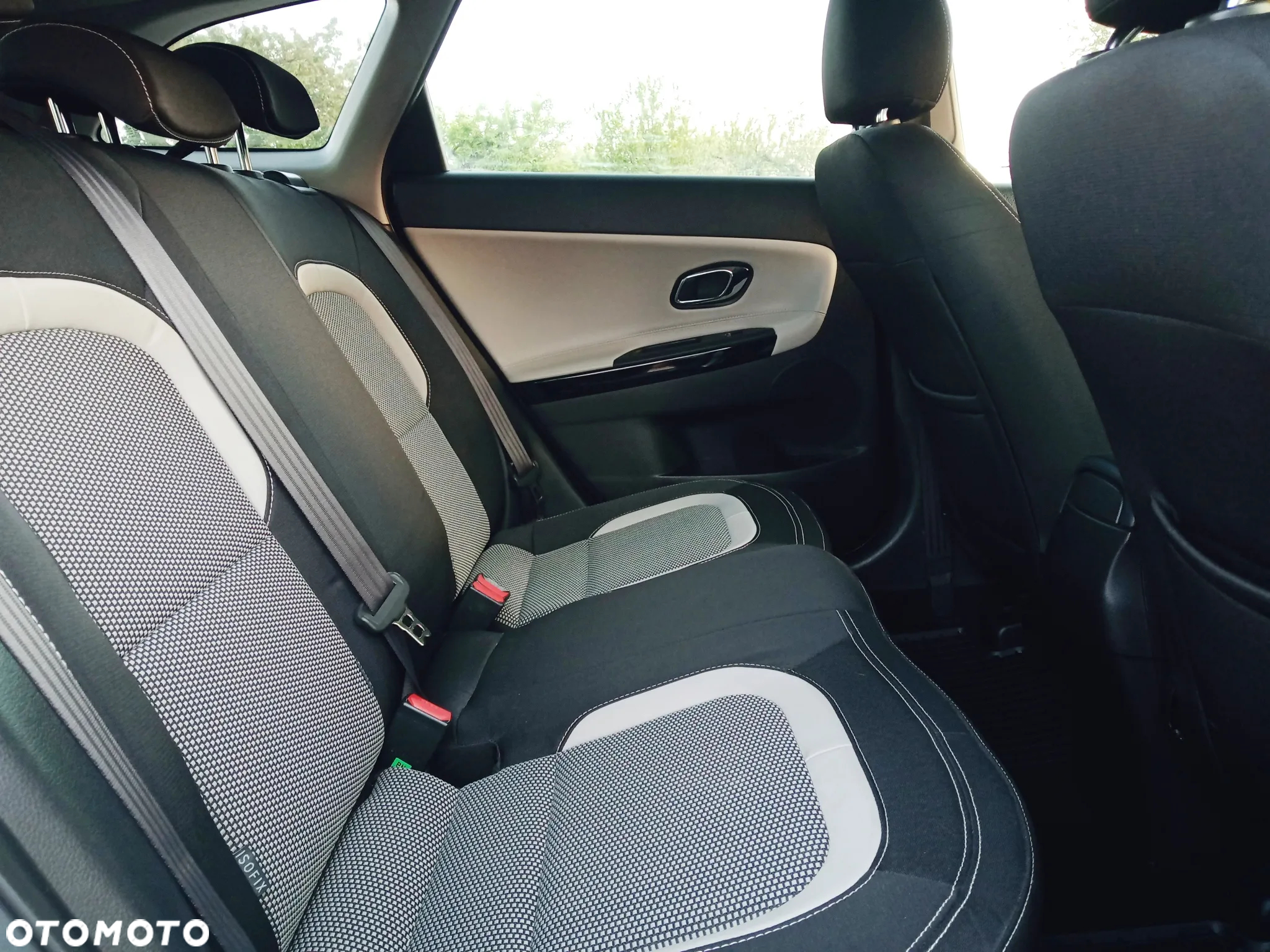 Kia Ceed - 8