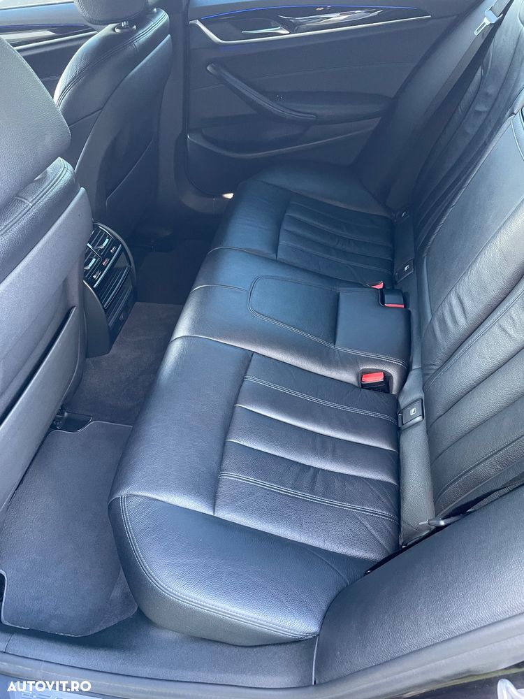 BMW Seria 5 520d xDrive AT - 9