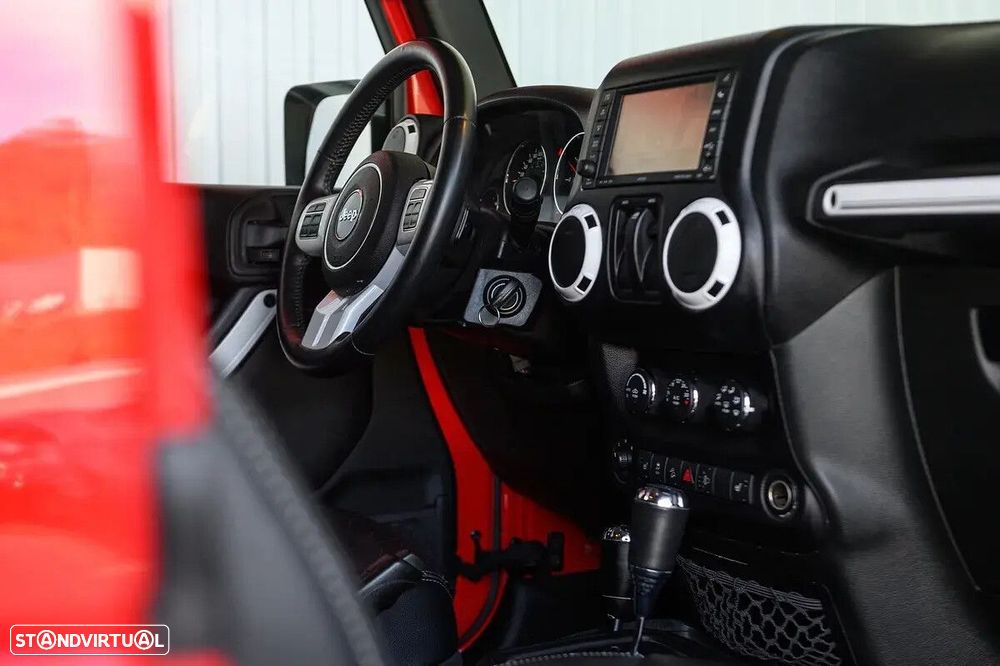Jeep Wrangler 2.8 CRD Auto Sport - 24