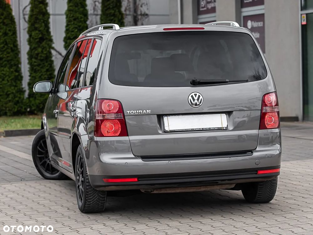 Volkswagen Touran - 8