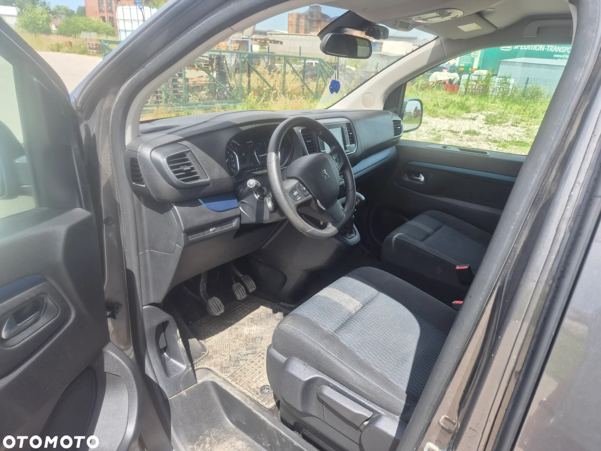 Peugeot Traveller - 12
