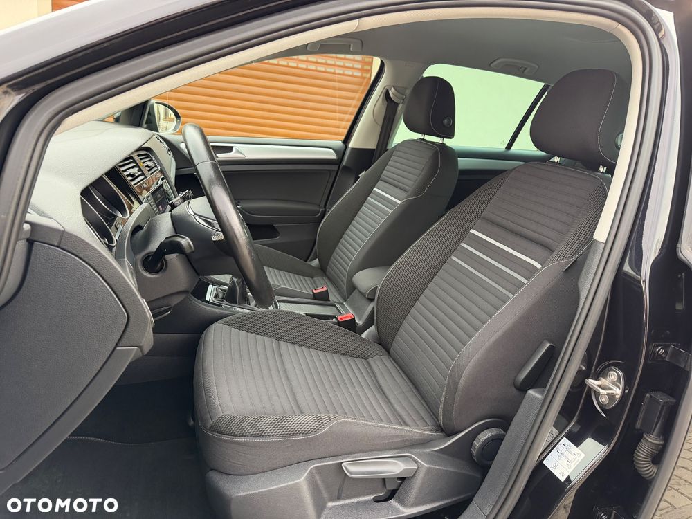 Volkswagen Golf - 25