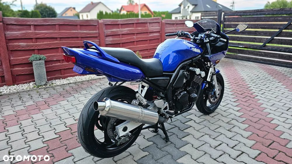 Yamaha FZS - 4