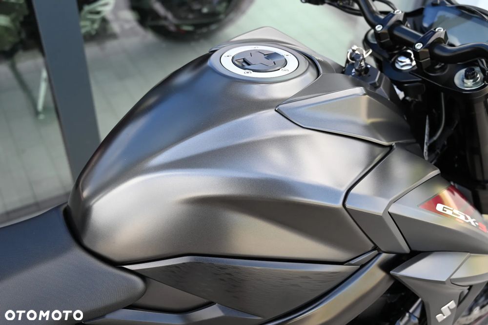 Suzuki GSX - 34