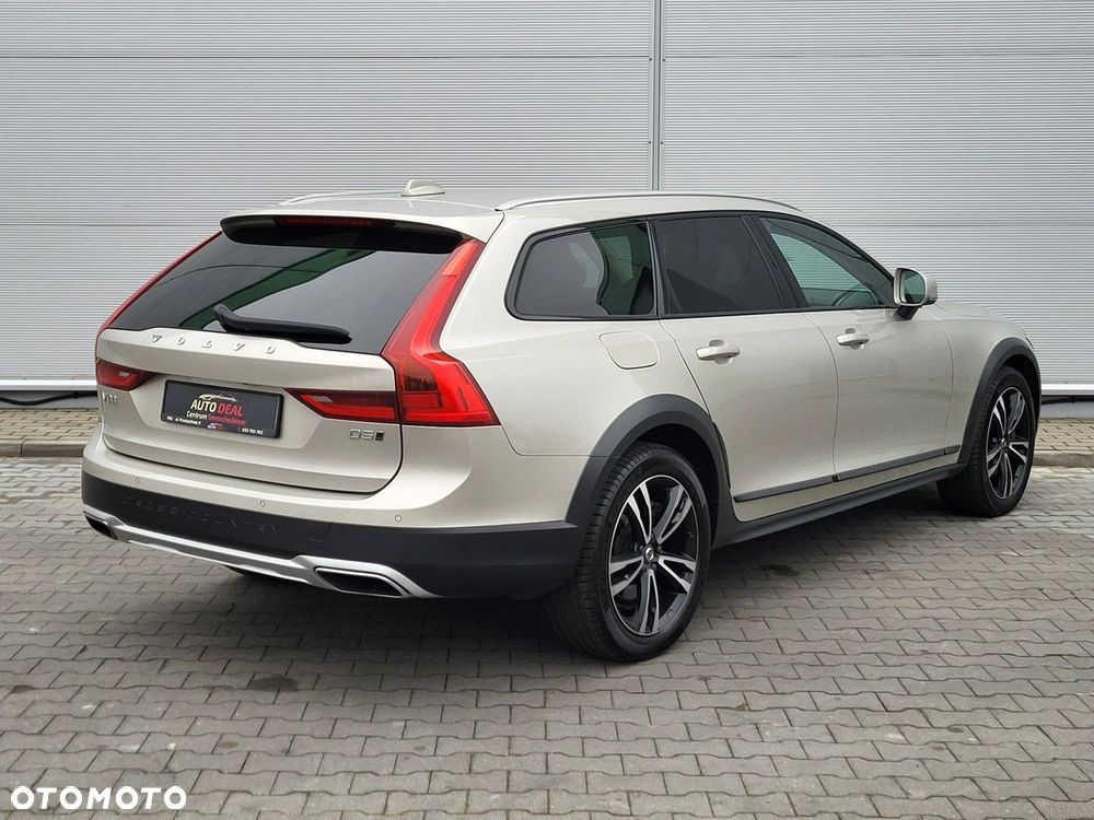 Volvo V90 Cross Country - 10
