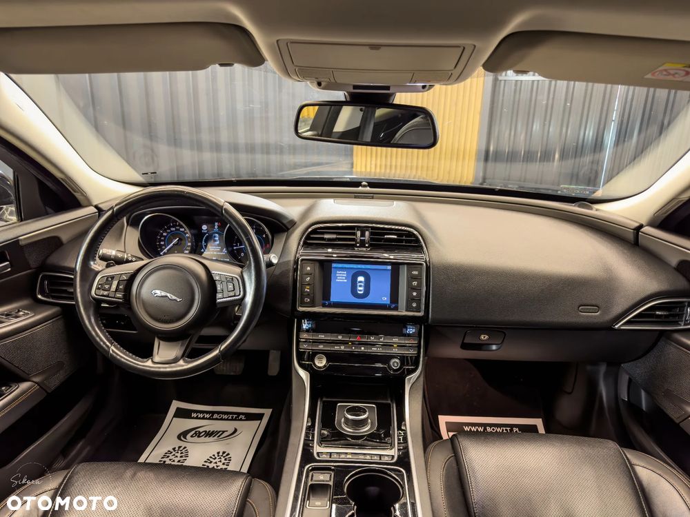 Jaguar XE 20d Prestige - 2