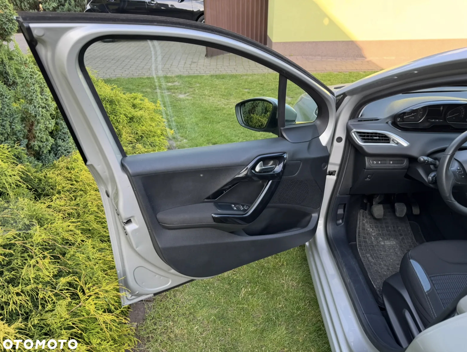 Peugeot 208 120 VTI Allure - 28