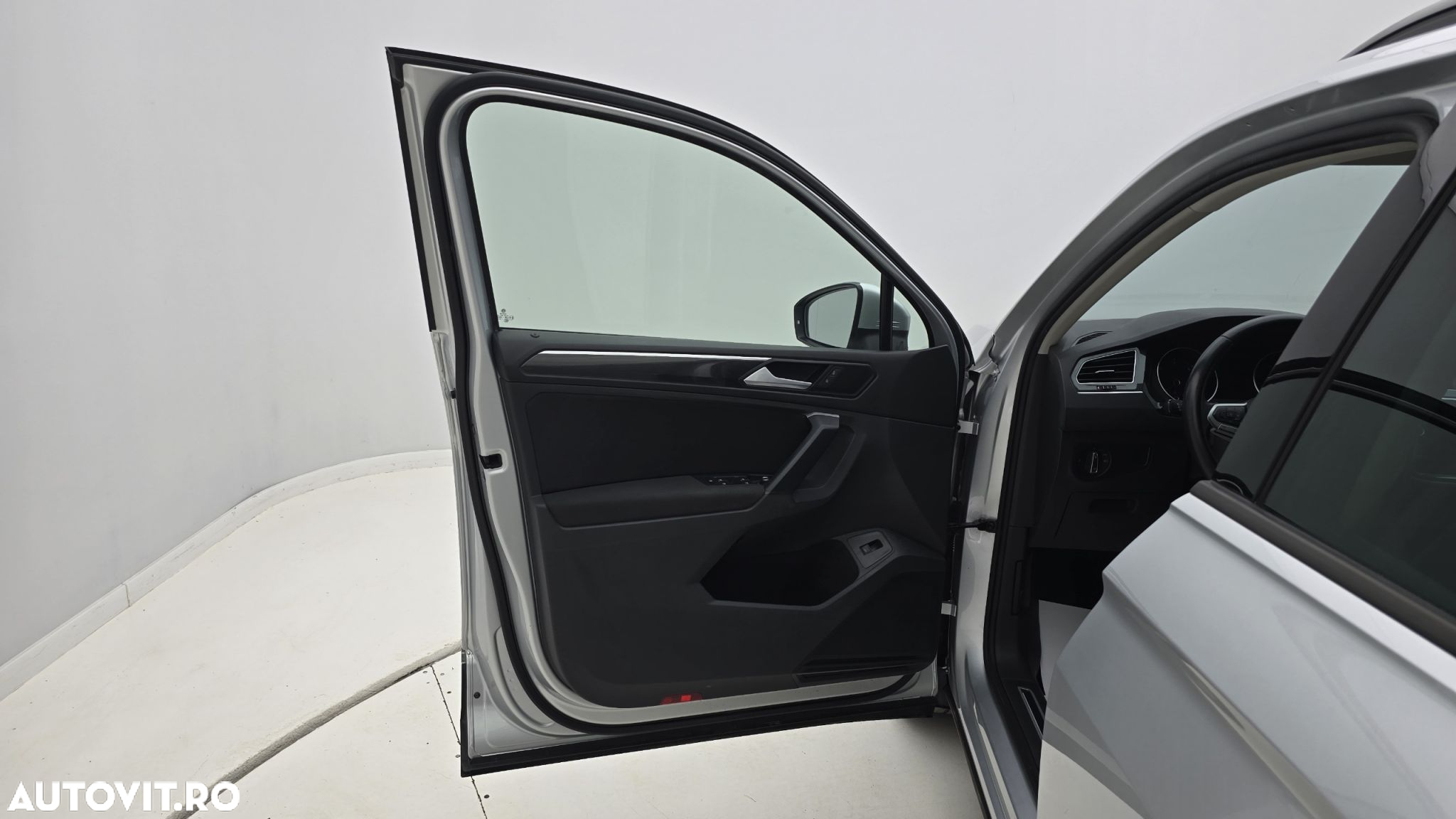 Volkswagen Tiguan - 11