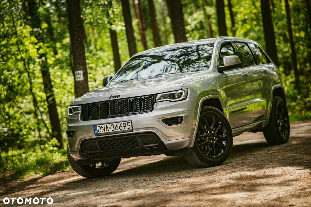 Jeep Grand Cherokee - 24