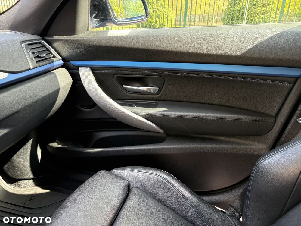 BMW 3GT 320i M Sport - 34