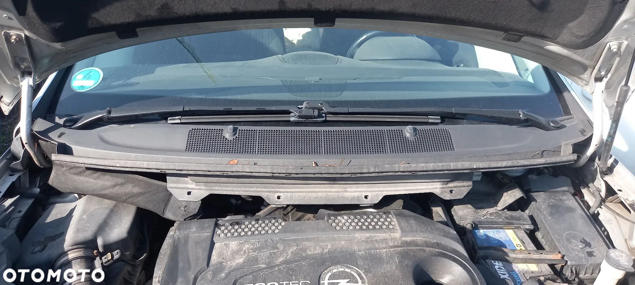 Pokrywa silnika Opel Zafira C 2.0 CDTI - 1