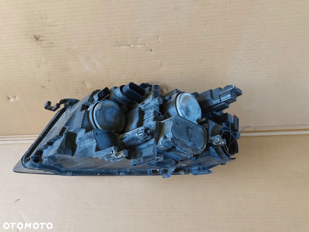 AUDI A4 B8 LAMPA PRAWY PRZÓD 8K0941004 - 8