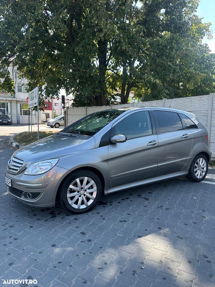 Mercedes-Benz B 180