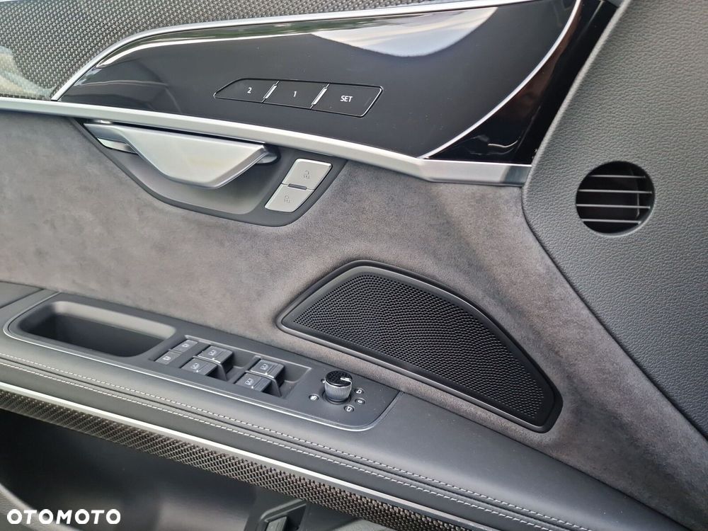 Audi S8 - 27