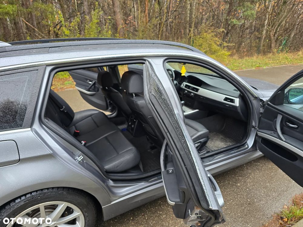 BMW Seria 3 330i xDrive Edition Sport - 21