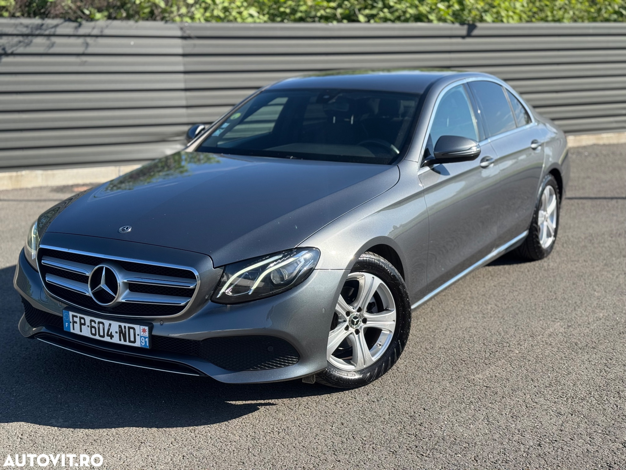 Mercedes-Benz E - 16