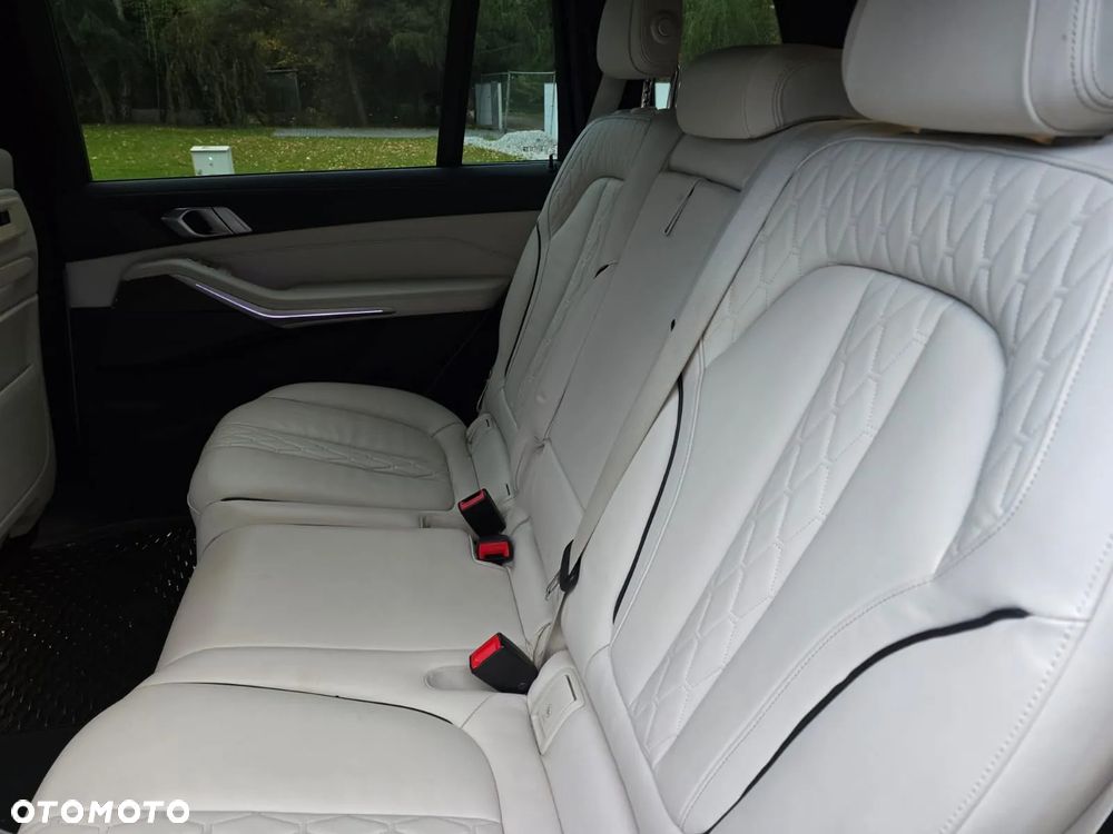 BMW X7 M50i sport - 9
