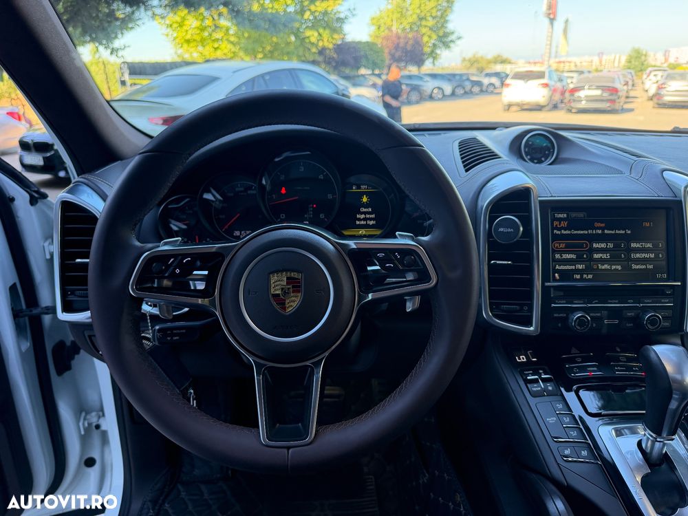 Porsche Cayenne - 12