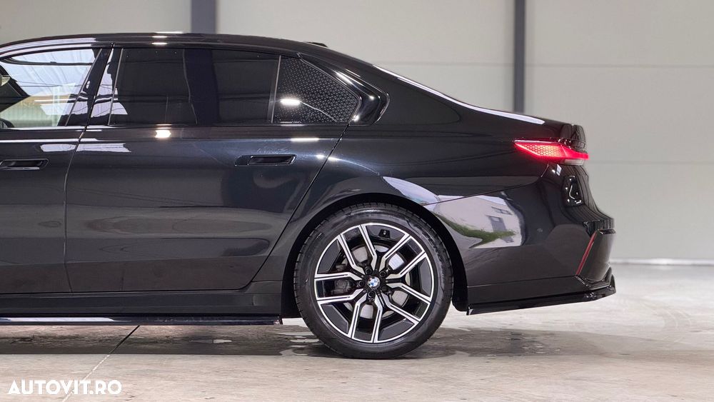 BMW Seria 7 740d xDrive MHEV - 26