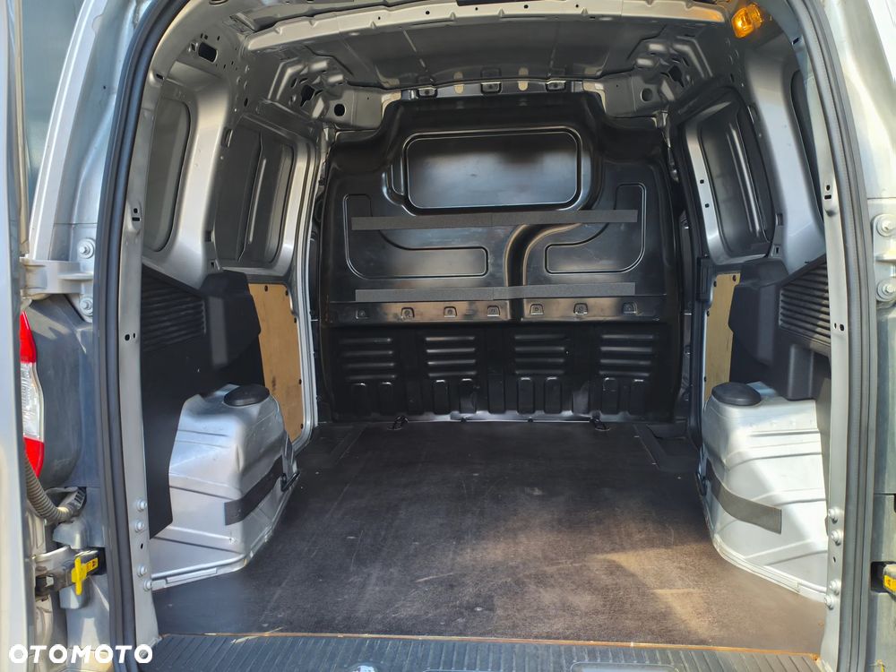 Ford Transit Courier - 8